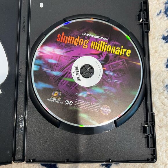 Slumdog Millionaire - DVD Movie - Picture 2 of 4